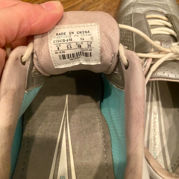 Nike Air women’s ( soft spike) size 8 golf shoes with free carrying bag - Picture 5 of 7